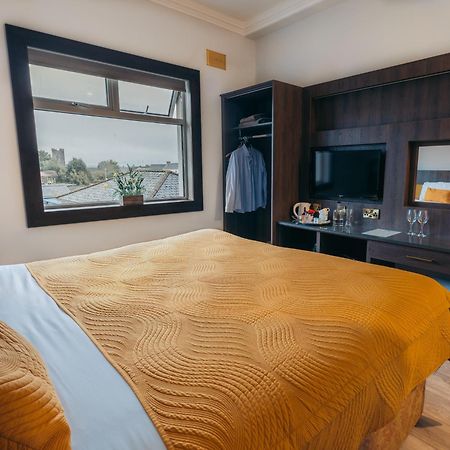 Gleeson'S Restaurant & Rooms รอสส์คอมมัน ภายนอก รูปภาพ