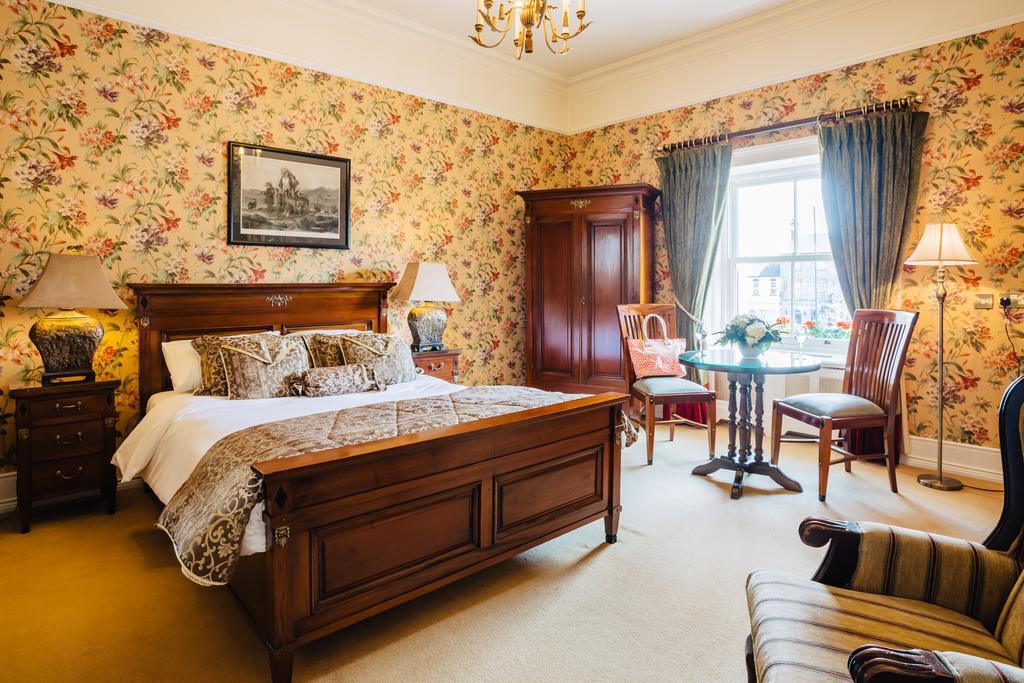 Gleeson'S Restaurant & Rooms รอสส์คอมมัน ภายนอก รูปภาพ