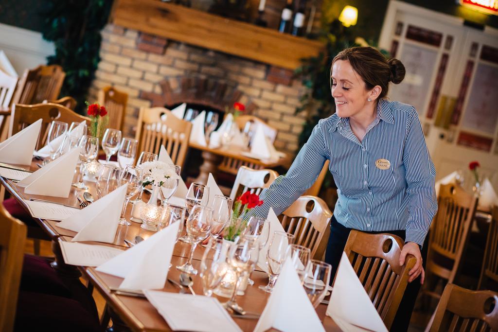 Gleeson'S Restaurant & Rooms รอสส์คอมมัน ภายนอก รูปภาพ
