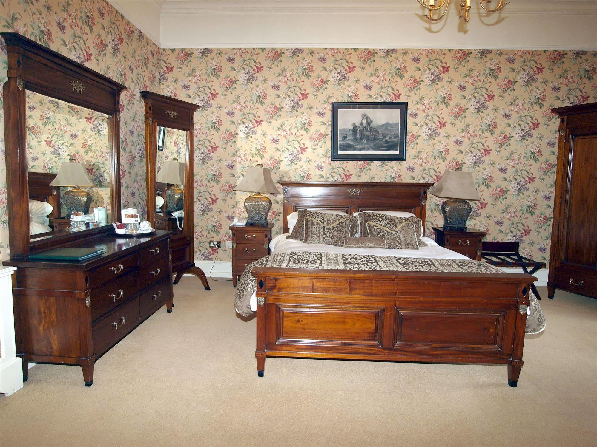 Gleeson'S Restaurant & Rooms รอสส์คอมมัน ภายนอก รูปภาพ
