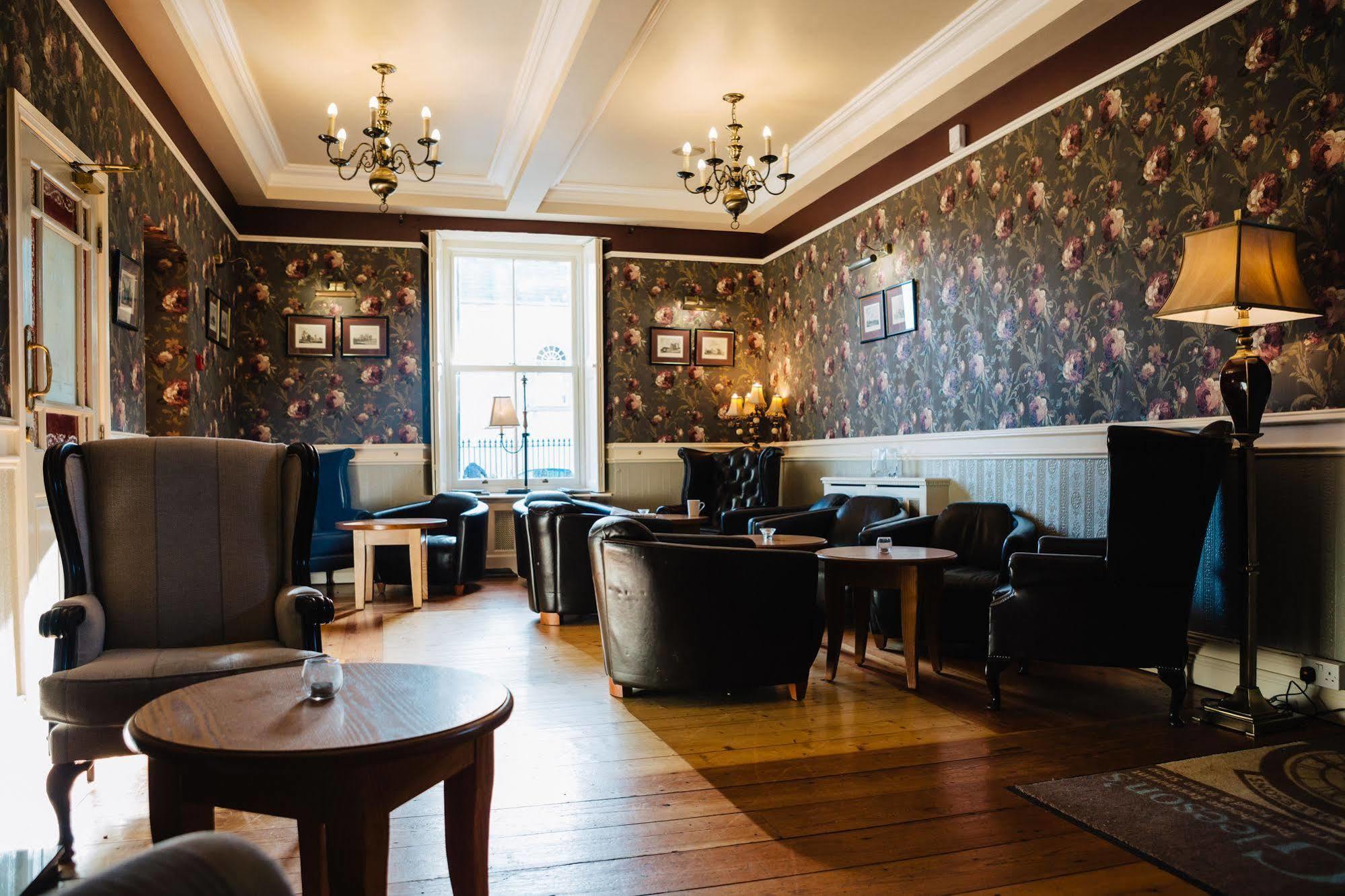 Gleeson'S Restaurant & Rooms รอสส์คอมมัน ภายนอก รูปภาพ